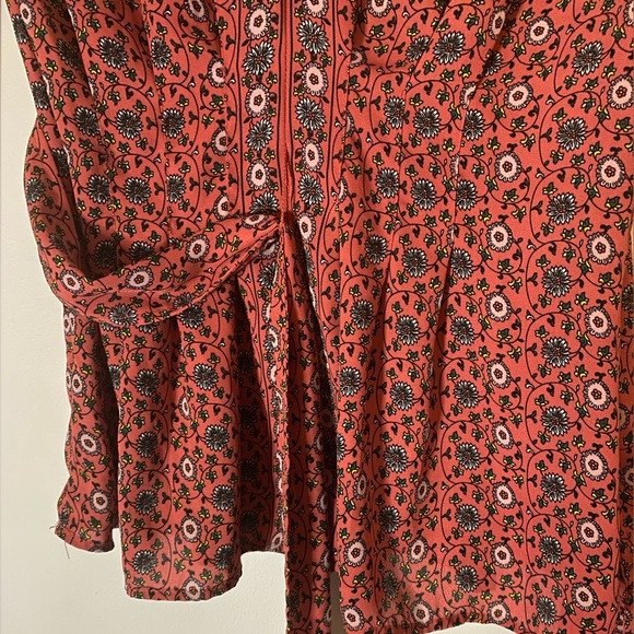 FLORAL Tunic (S) Relaxed V-neck with Butterfly Sleeve, Signed Back/Belted Waist - Picture 9 of 11